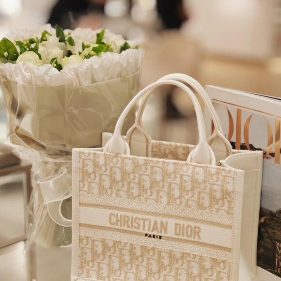 Dior Lady Dior Handbag - Legend of Elegance - Picture 4 of 4